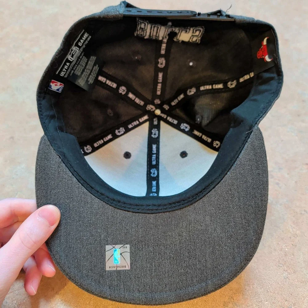 Ultra Game Chicago Bulls Hat Mens Grey Black Embroidered Snapback NBA